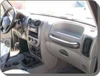 cruscotto della Mahindra Goa ribaltabile.